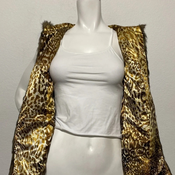 Peter Nygard Faux Fur Vest - Picture 7 of 8